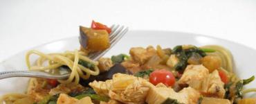 Вкус Средиземноморья: паста с соусами из баклажан и помидоров Второе блюдо из баклажан и сырых макарон